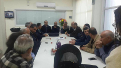 اللد: جلسة طارئة في المدرسة الراشدية بعد اطلاق الرصاص تجاه قسم الادارة 